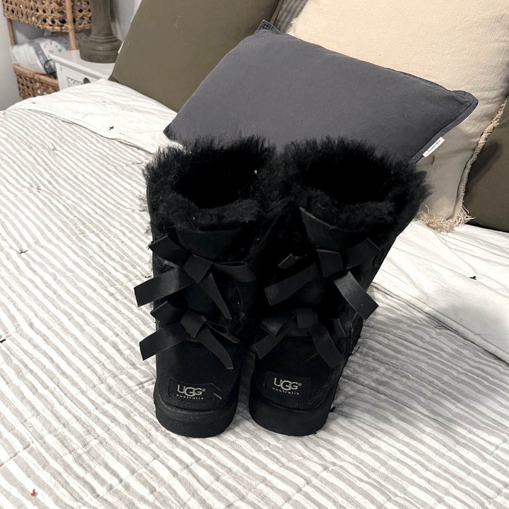 Ugg bailey bow black boots size 8